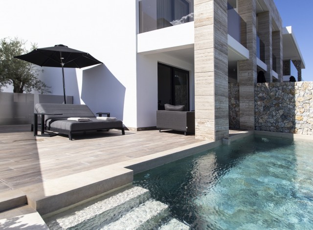 DESIGN SUITES WITH PRIVATE POOL