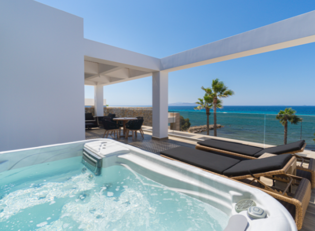 MASTER SUITE SEA VIEW WITH JACUZZI